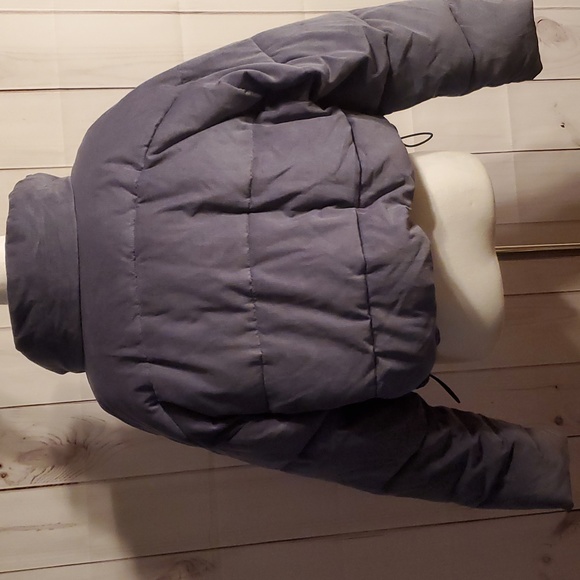 Trendy HOLLISTER CROP CORDUROY PUFFER JACKET WOMEN'S (L) - Like New! - Picture 11 of 16